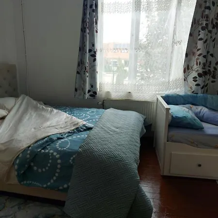 Belle Dans Un Quartier Calme Brüssel